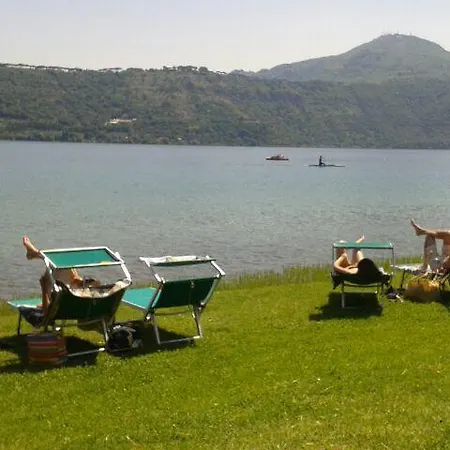 Bed & Breakfast A Due Passi Da Roma Marino